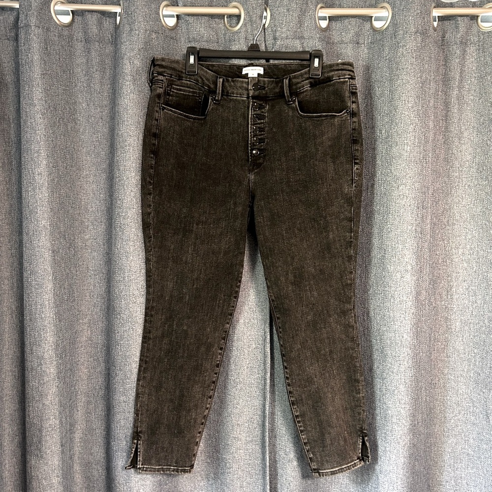GOOD AMERICAN Black Good Legs Crop With Mini Slit, Size 16